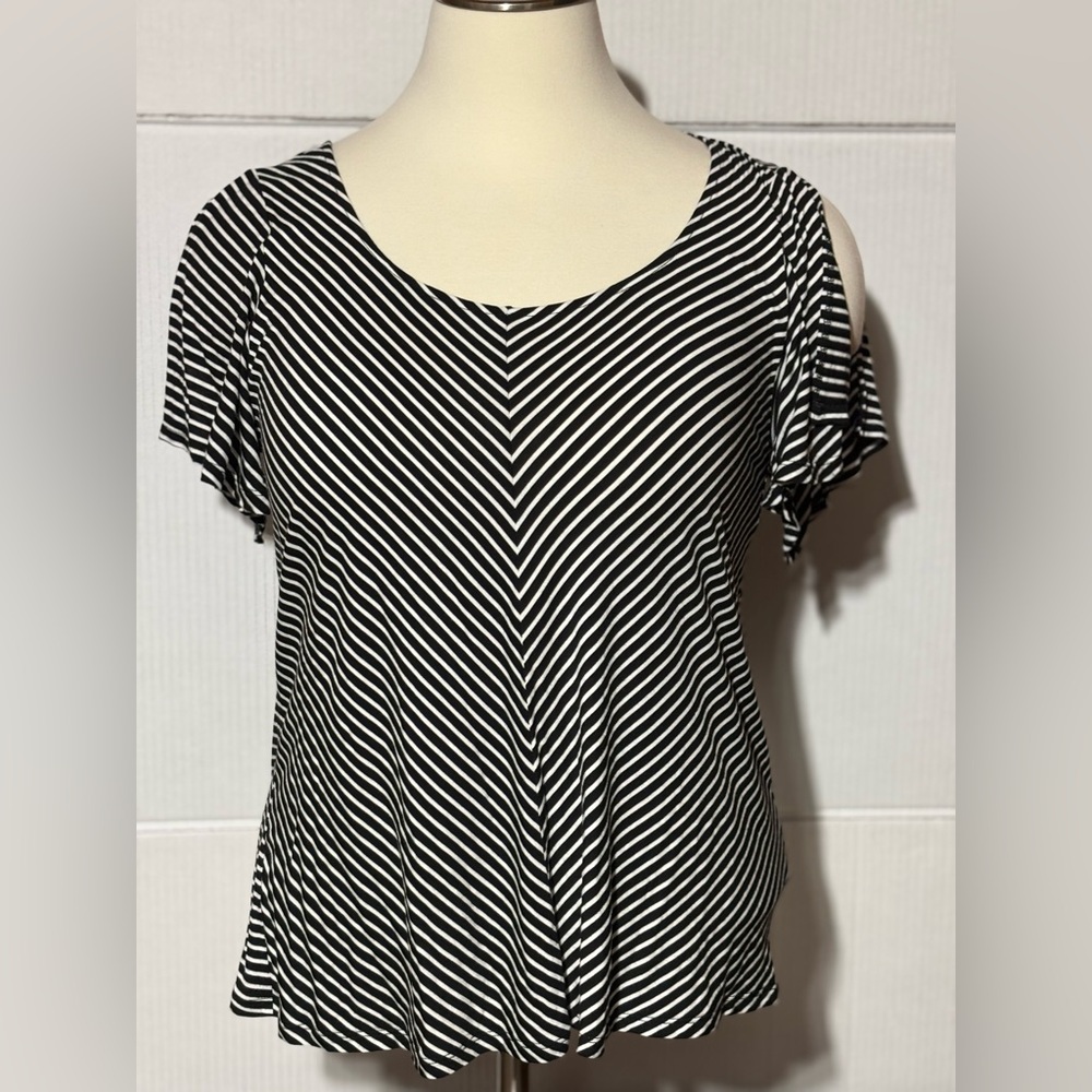 Au Fond 2x runs small black & white striped open cap sleeves a line  27L 18pp